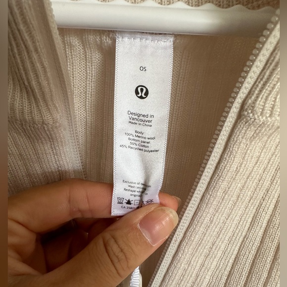 Lululemon Poncho new with tag - Picture 3 of 6